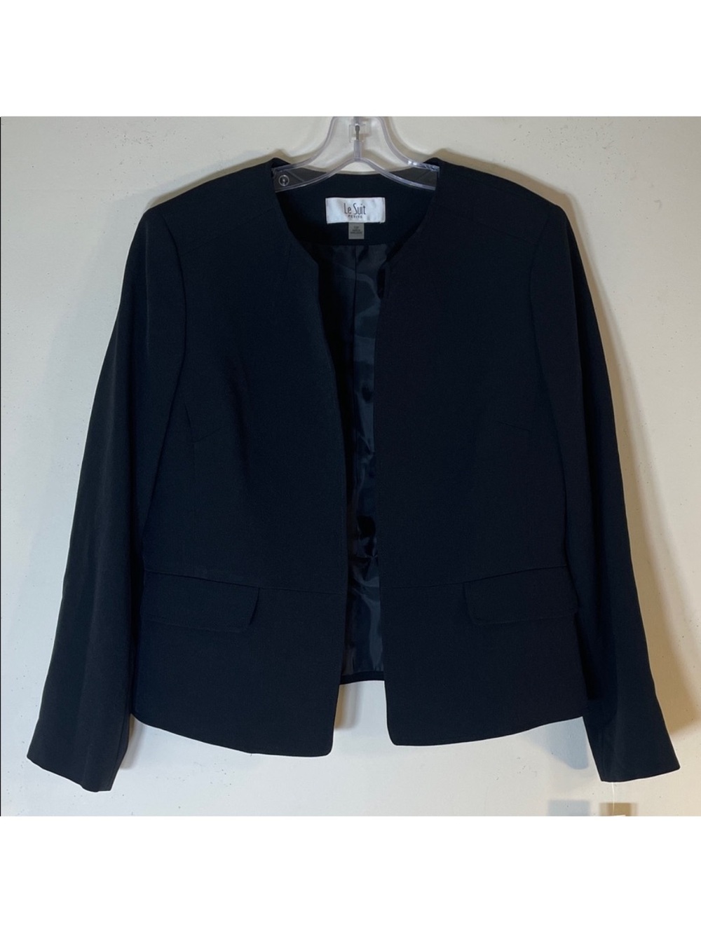 Le Suit Black Open Front Peplum Hem Jacket. 12P. NWT. $240!